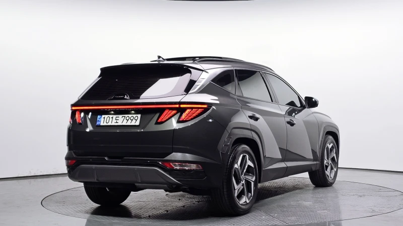 Hyundai Tucson 2.0 CRDI / АВТОМАТИК / СЕРВИЗНА ИСТОРИЯ !!!, снимка 2 - Автомобили и джипове - 53442399