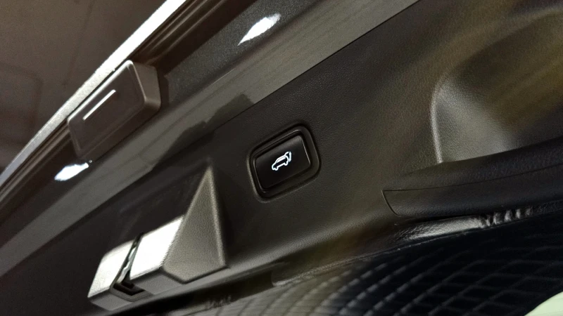 Hyundai Tucson 2.0 CRDI / АВТОМАТИК / СЕРВИЗНА ИСТОРИЯ !!!, снимка 17 - Автомобили и джипове - 53442399