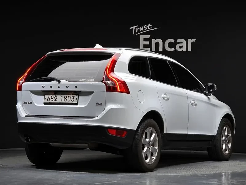 Volvo XC60 D4 1St Generation, снимка 2 - Автомобили и джипове - 56111834