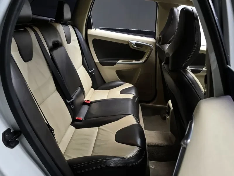 Volvo XC60 D4 1St Generation, снимка 11 - Автомобили и джипове - 56111834
