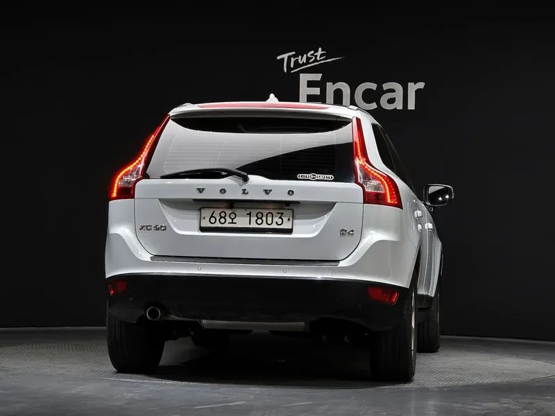 Volvo XC60 D4 1St Generation, снимка 4 - Автомобили и джипове - 56111834