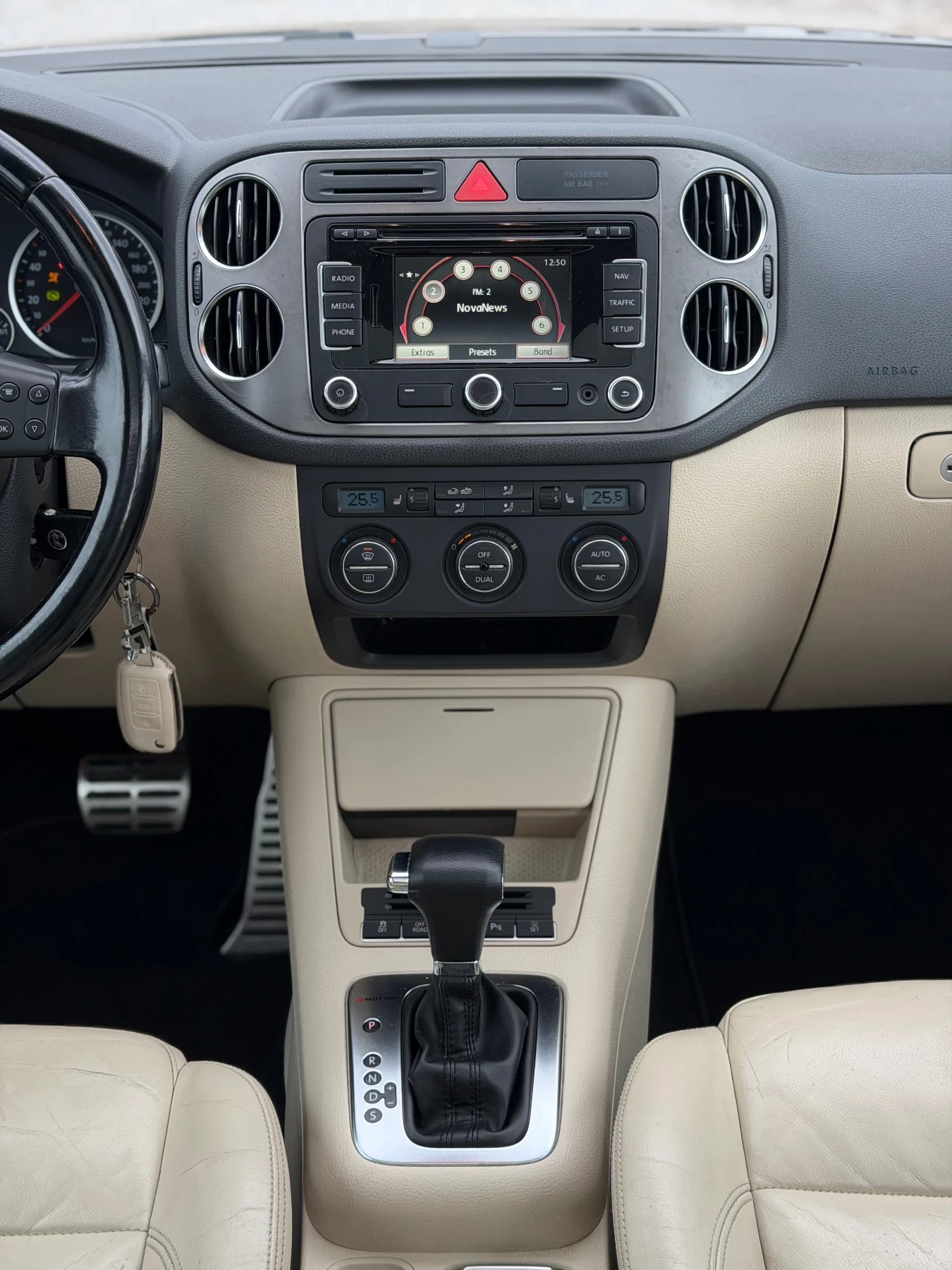 VW Tiguan 2.0TDI 140кс 4x4 R-LINE АВТОМАТ НАВИ ПАНОРАМА FULL, снимка 15 - Автомобили и джипове - 53607800