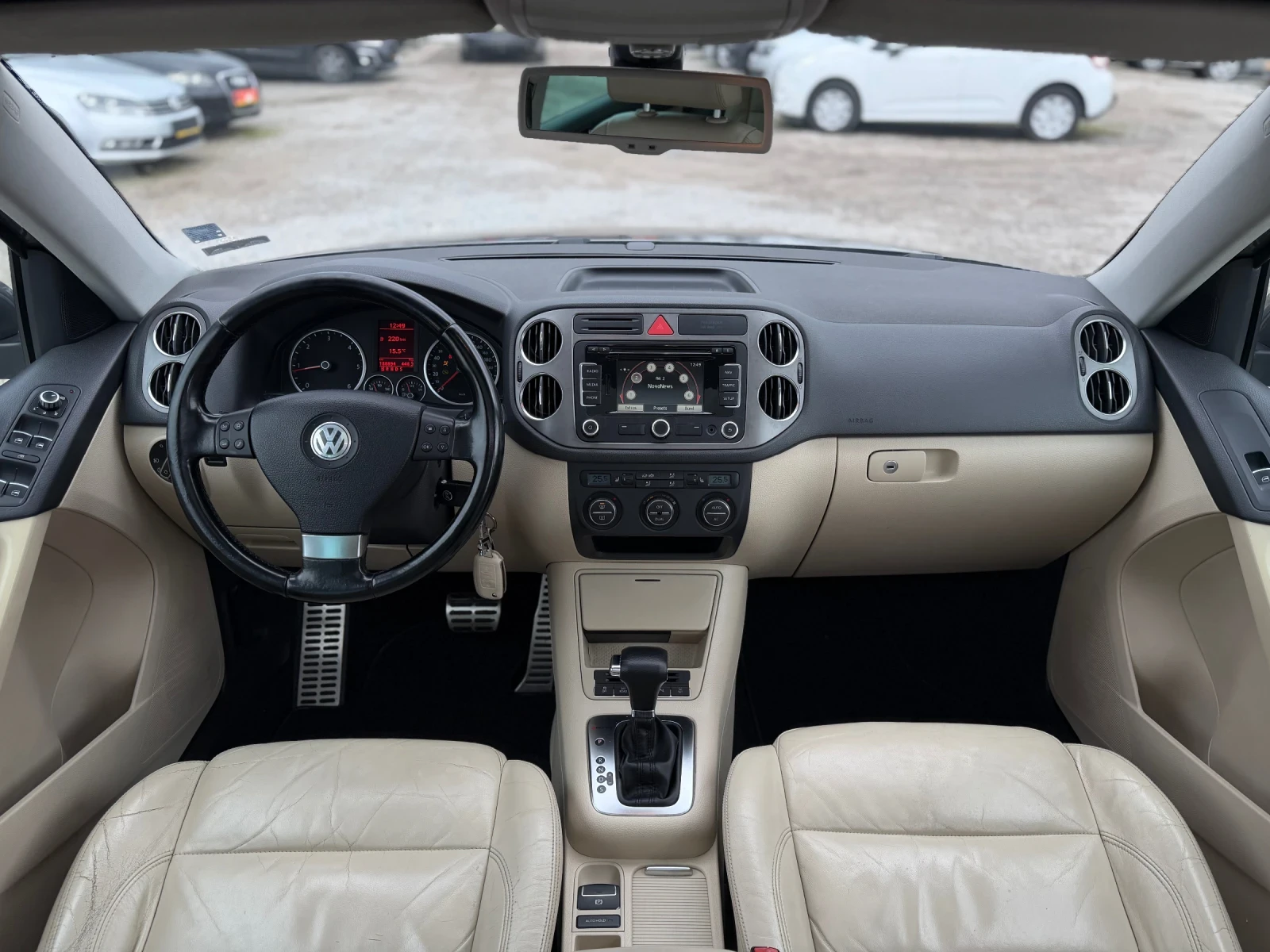 VW Tiguan 2.0TDI 140кс 4x4 R-LINE АВТОМАТ НАВИ ПАНОРАМА FULL - изображение 9