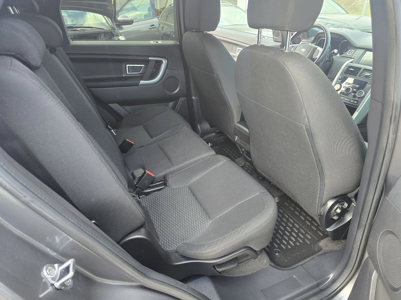 Land Rover Discovery Sport 2.0 4X4 180 kc, снимка 13 - Автомобили и джипове - 53865123