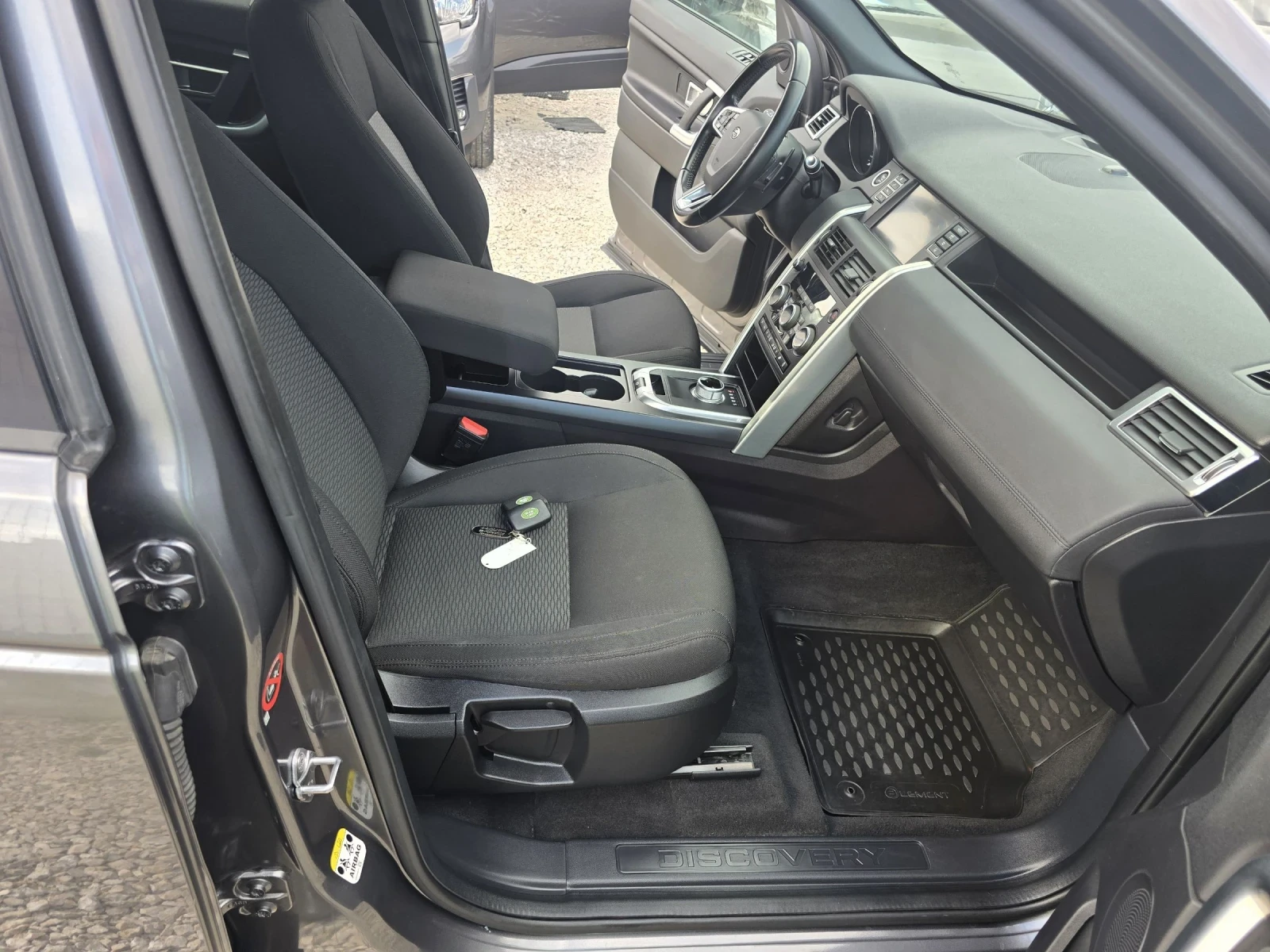 Land Rover Discovery Sport 2.0 4X4 180 kc, снимка 11 - Автомобили и джипове - 53865123