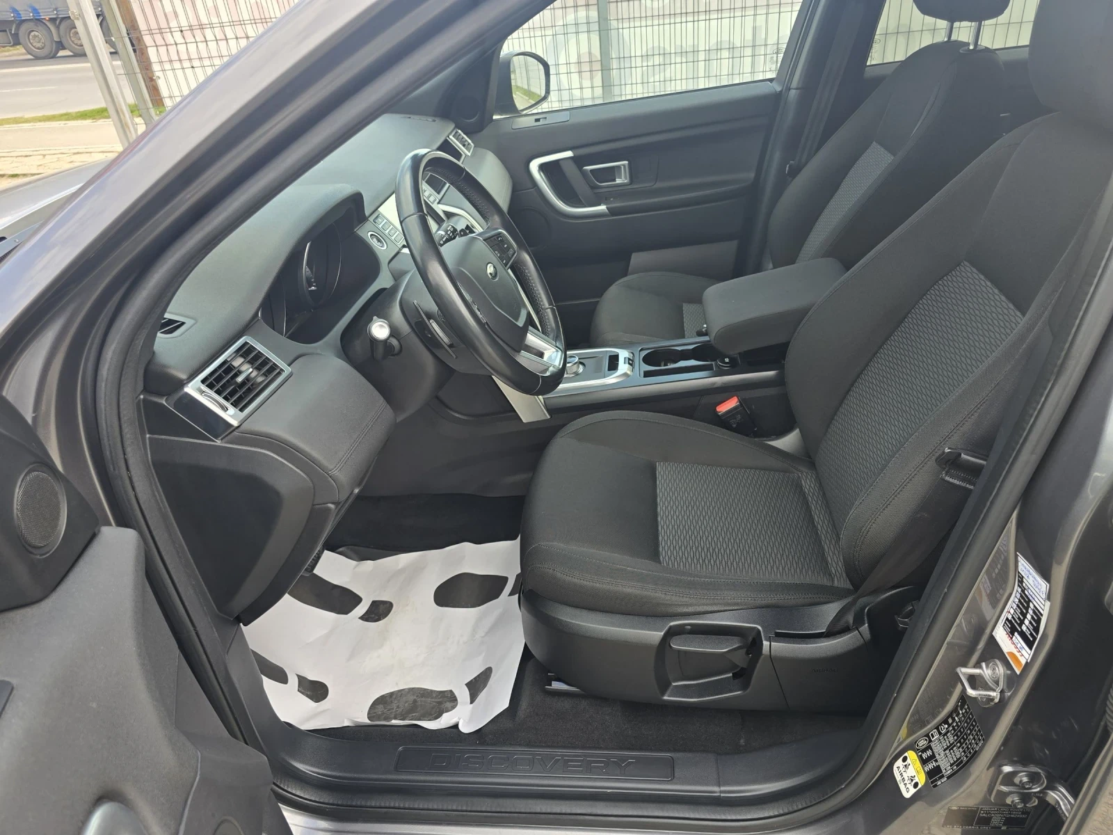 Land Rover Discovery Sport 2.0 4X4 180 kc, снимка 8 - Автомобили и джипове - 53865123