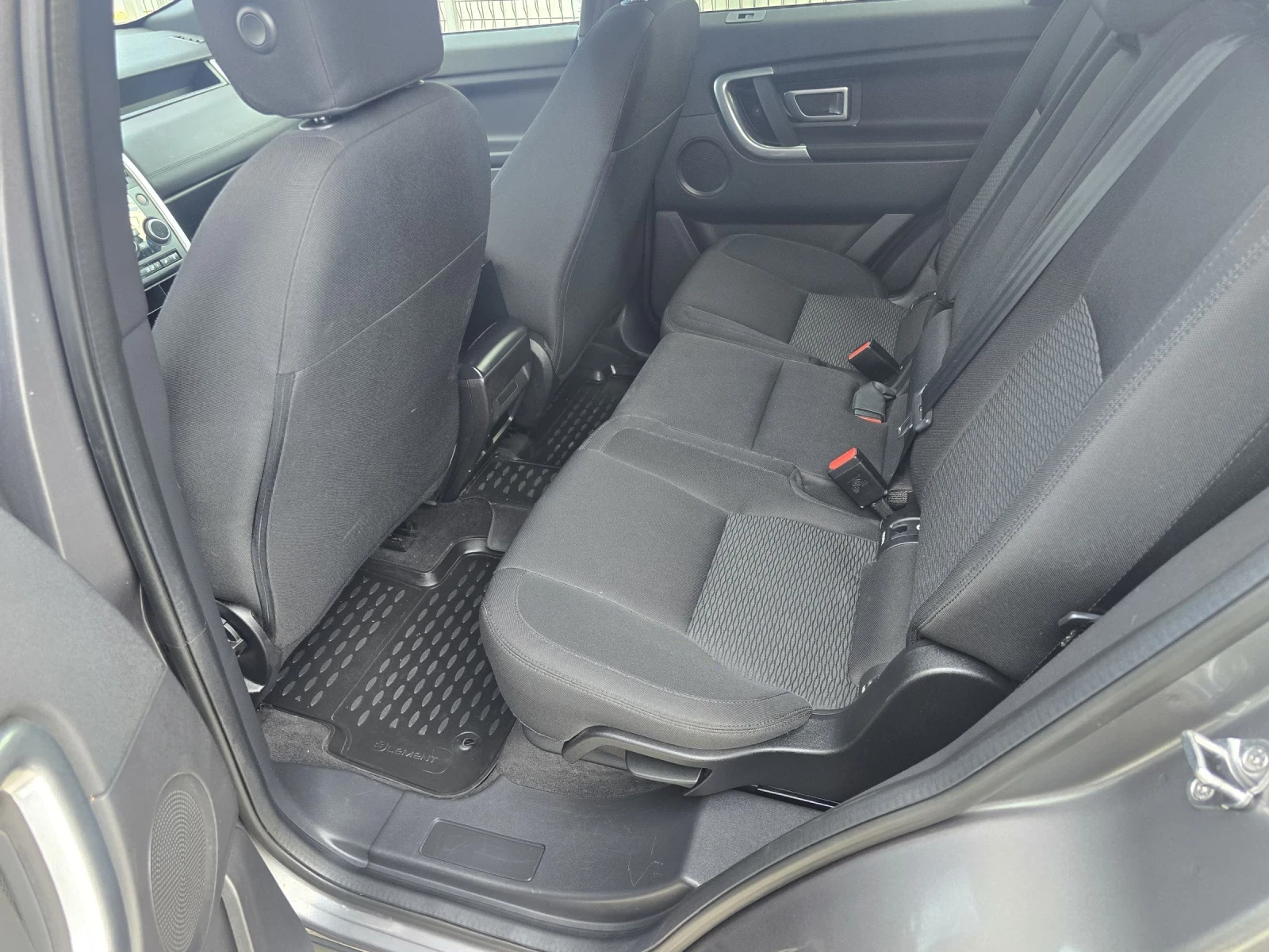 Land Rover Discovery Sport 2.0 4X4 180 kc, снимка 12 - Автомобили и джипове - 53865123