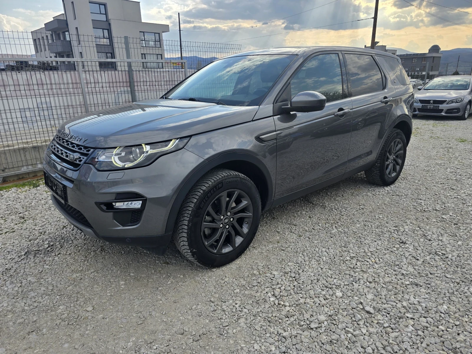 Land Rover Discovery Sport 2.0 4X4 180 kc, снимка 3 - Автомобили и джипове - 53865123