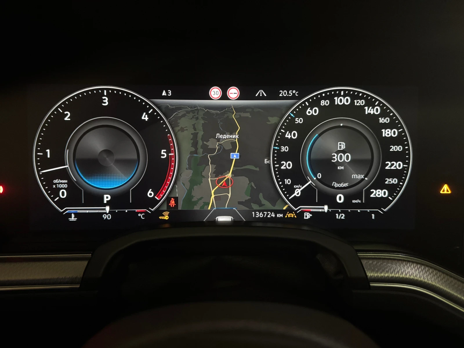 VW Touareg R-line TDI, снимка 15 - Автомобили и джипове - 54208354