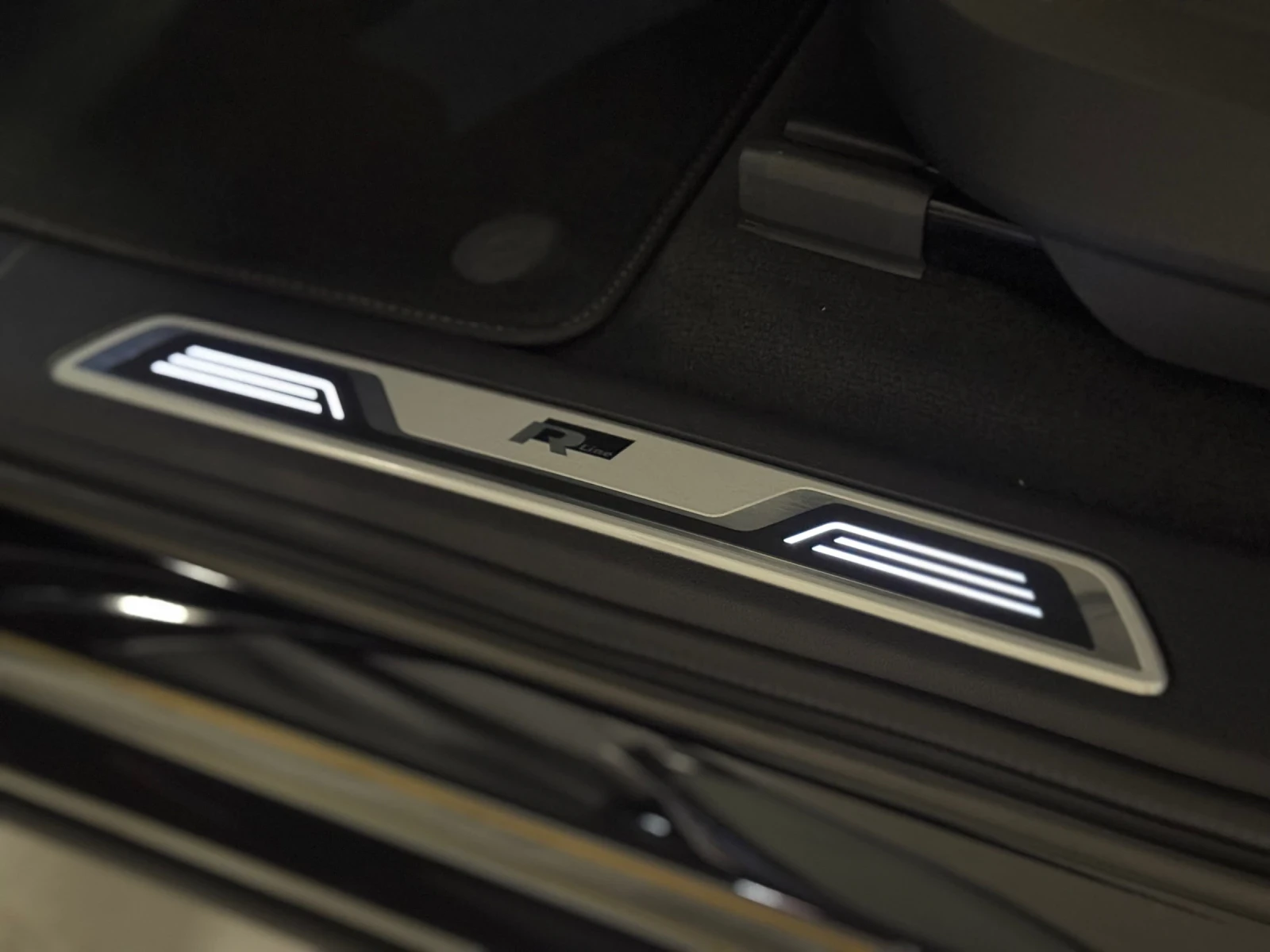 VW Touareg R-line TDI, снимка 6 - Автомобили и джипове - 54208354