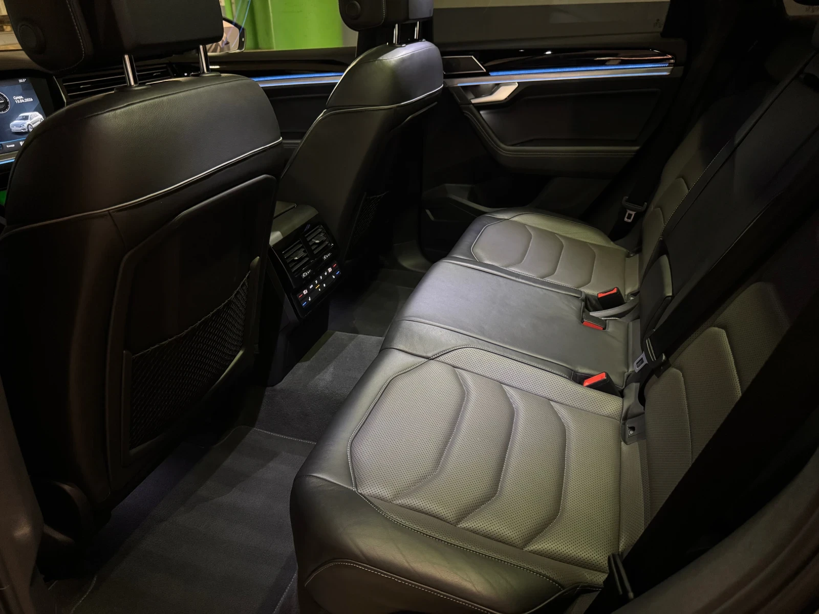 VW Touareg R-line TDI, снимка 8 - Автомобили и джипове - 54208354