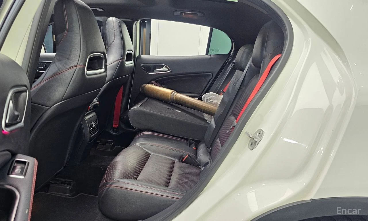 Mercedes-Benz GLA 45 AMG 4MATIC* ПОДГРЕВ* КАМЕРА* КЕЙЛЕС* , снимка 13 - Автомобили и джипове - 55315461