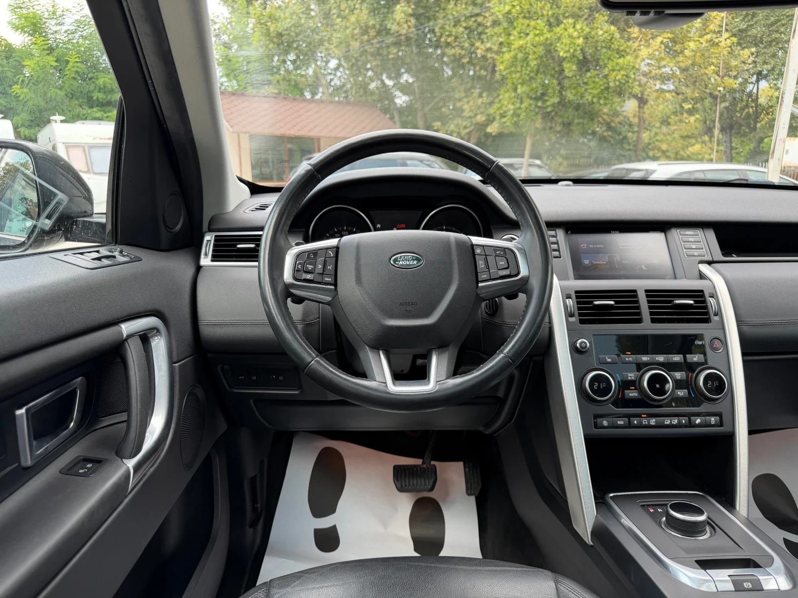 Land Rover Discovery Sport 2.0D/Panorama/Camera/Navi, снимка 9 - Автомобили и джипове - 55688700