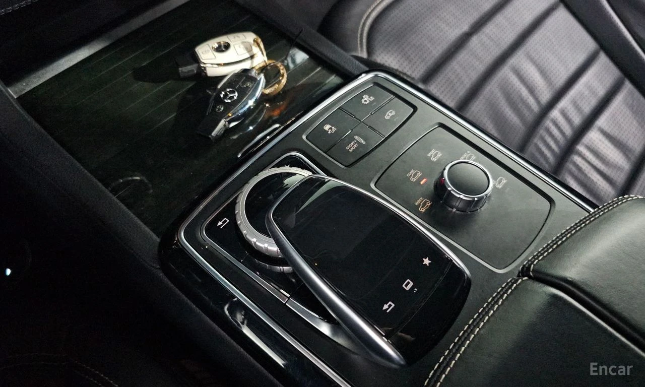 Mercedes-Benz GLE 63 S AMG HARMON* KARDON* BURMESTER* ОБДУХВАНЕ* ДИСТРОНИК* К, снимка 10 - Автомобили и джипове - 56120414