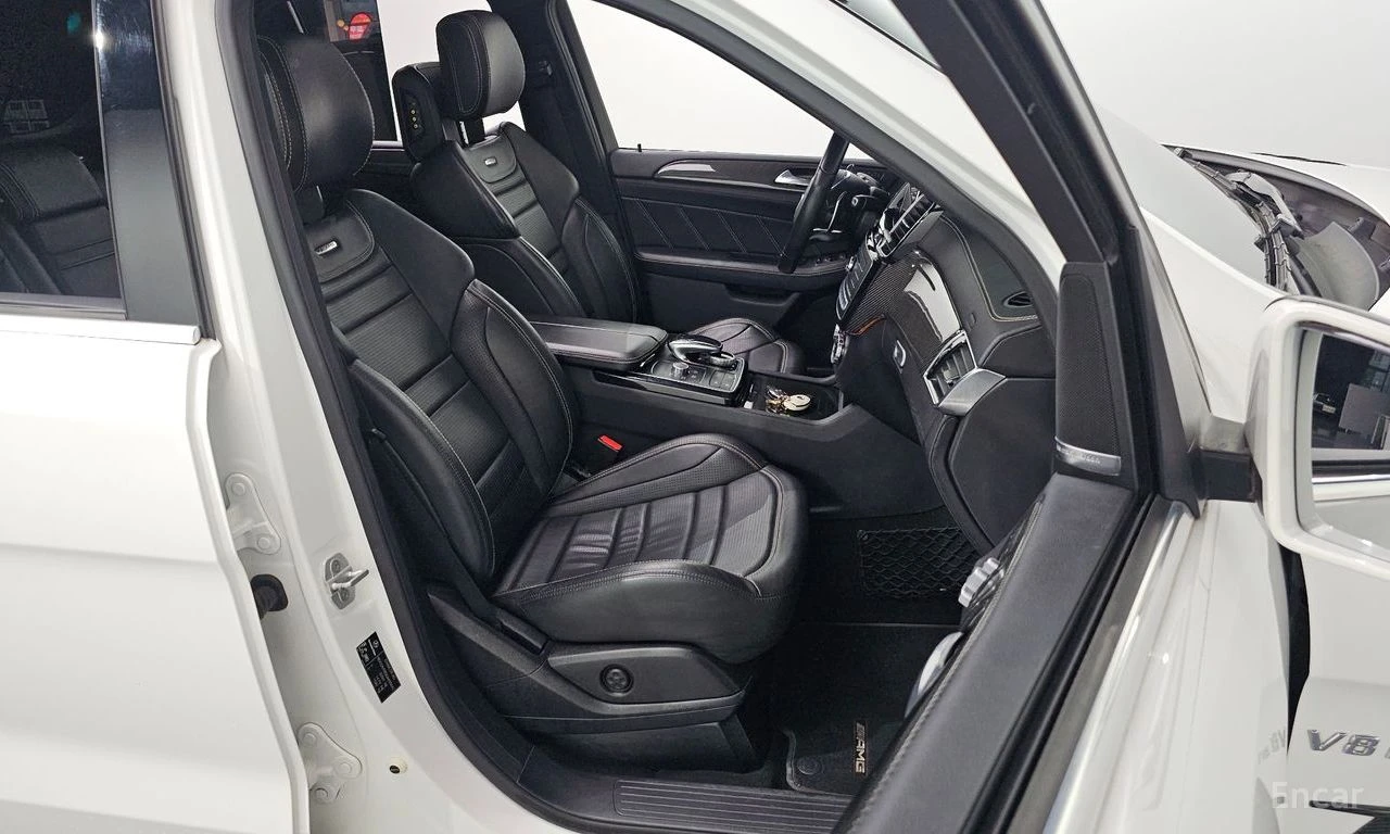 Mercedes-Benz GLE 63 S AMG HARMON* KARDON* BURMESTER* ОБДУХВАНЕ* ДИСТРОНИК* К, снимка 13 - Автомобили и джипове - 56120414