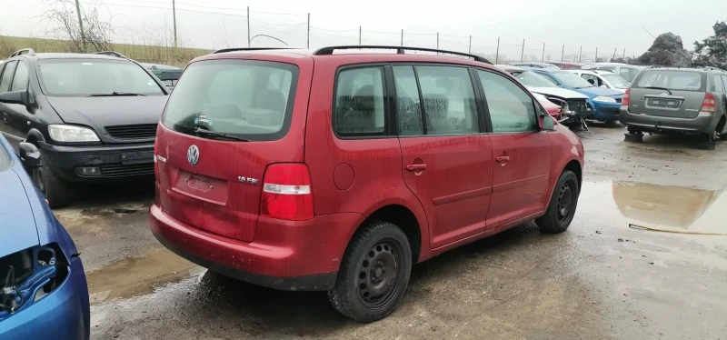 VW Touran 1.6, снимка 3 - Автомобили и джипове - 43280524