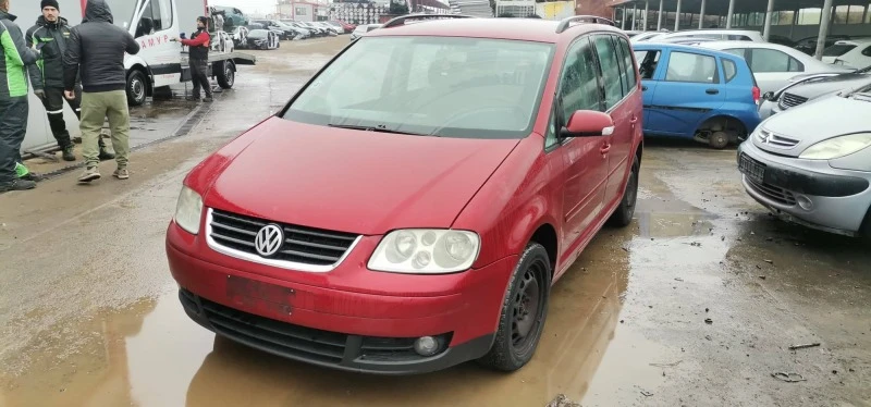 VW Touran 1.6, снимка 6 - Автомобили и джипове - 43280524