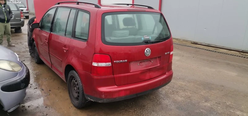 VW Touran 1.6, снимка 4 - Автомобили и джипове - 43280524