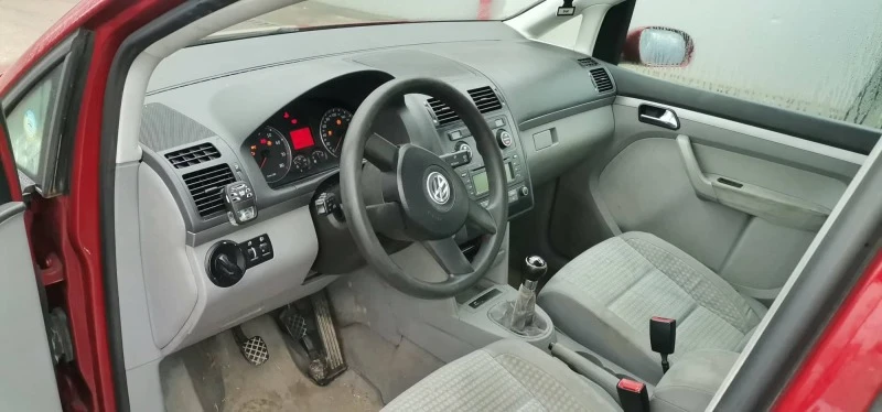 VW Touran 1.6, снимка 7 - Автомобили и джипове - 43280524