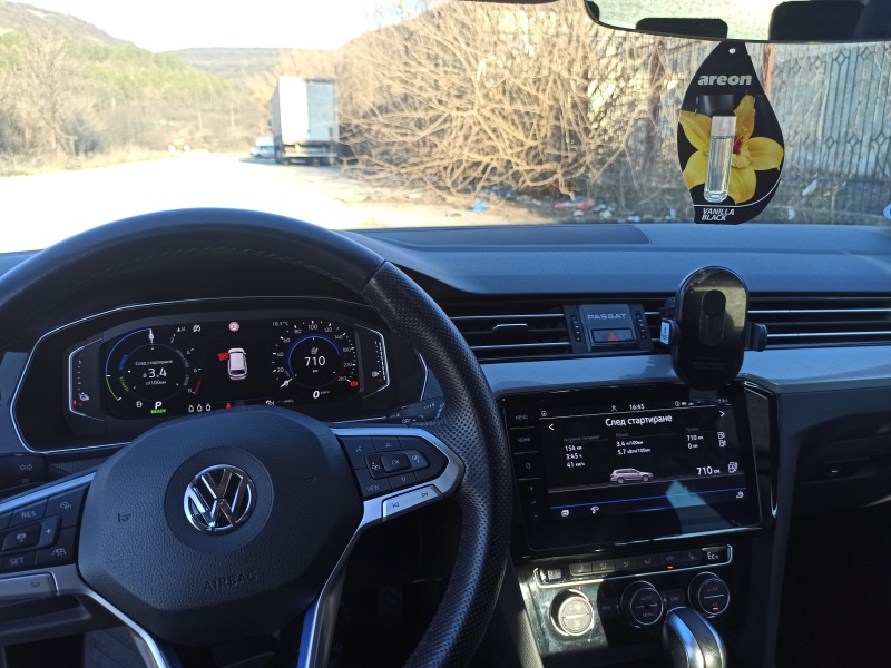 VW Passat, снимка 5 - Автомобили и джипове - 45312371