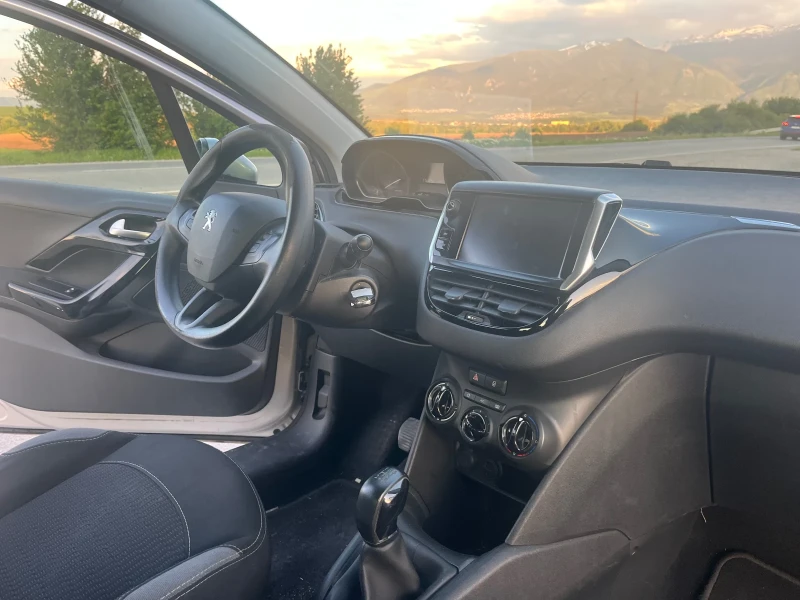 Peugeot 208 1.6 HDi, снимка 8 - Автомобили и джипове - 50113520