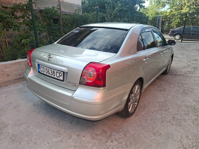 Toyota Avensis 2.0 Facelif, снимка 10 - Автомобили и джипове - 52946421