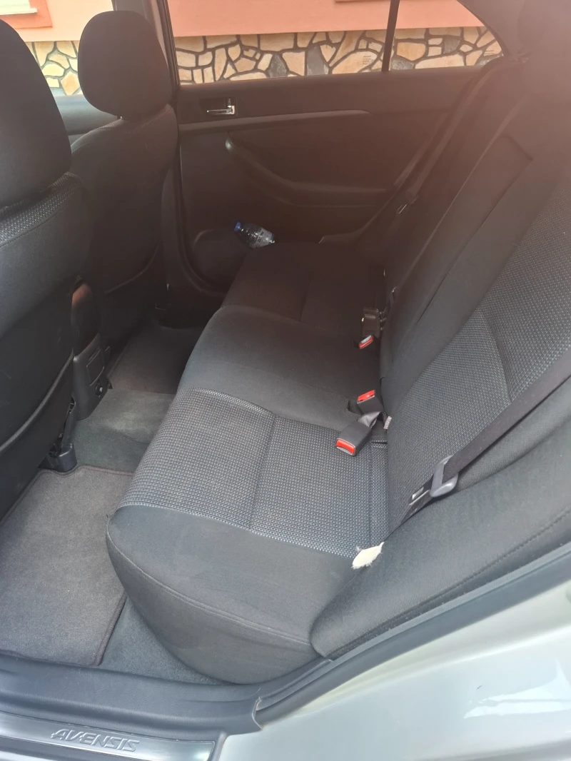 Toyota Avensis 2.0 Facelif, снимка 5 - Автомобили и джипове - 52946421
