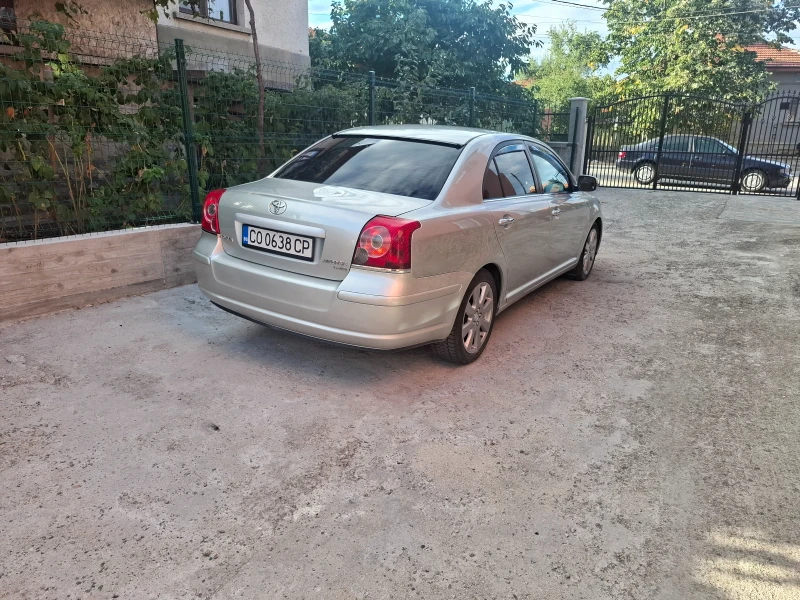 Toyota Avensis 2.0 Facelif, снимка 11 - Автомобили и джипове - 52946421