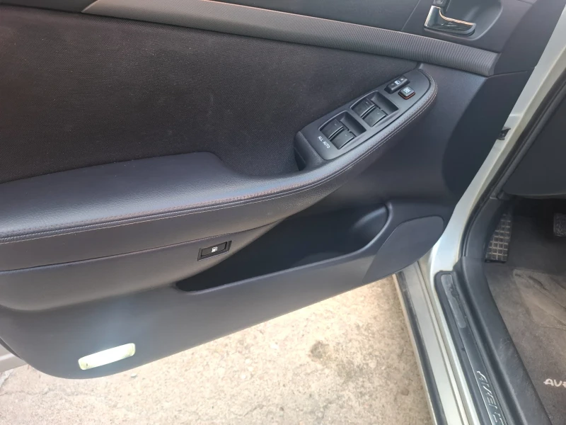 Toyota Avensis 2.0 Facelif, снимка 4 - Автомобили и джипове - 52946421