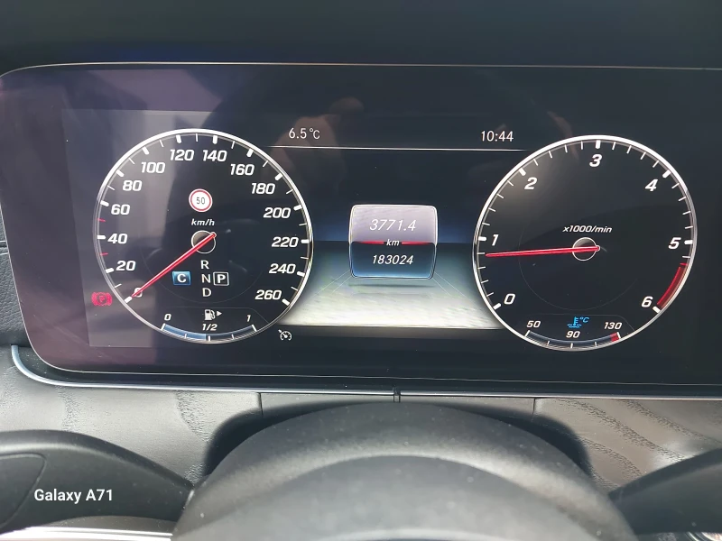 Mercedes-Benz E 220 Cupe, снимка 9 - Автомобили и джипове - 52597114