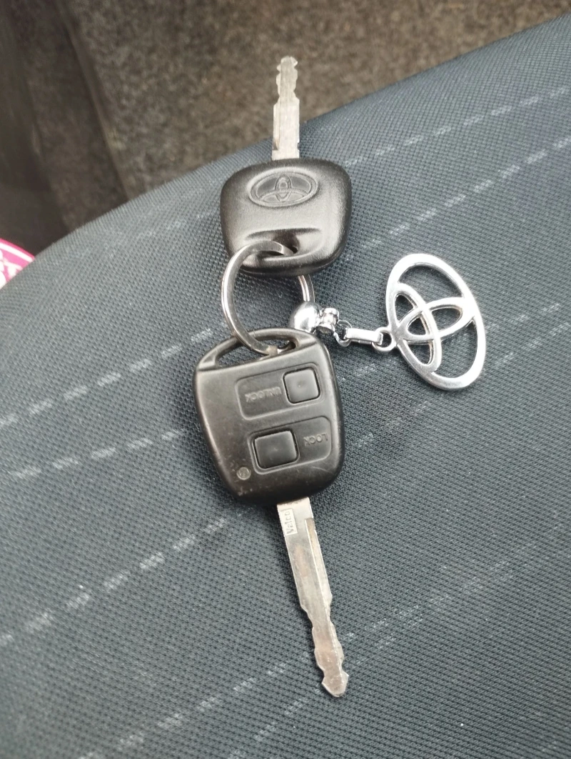 Toyota Yaris 1.4 D4D 90KS , снимка 15 - Автомобили и джипове - 53457390