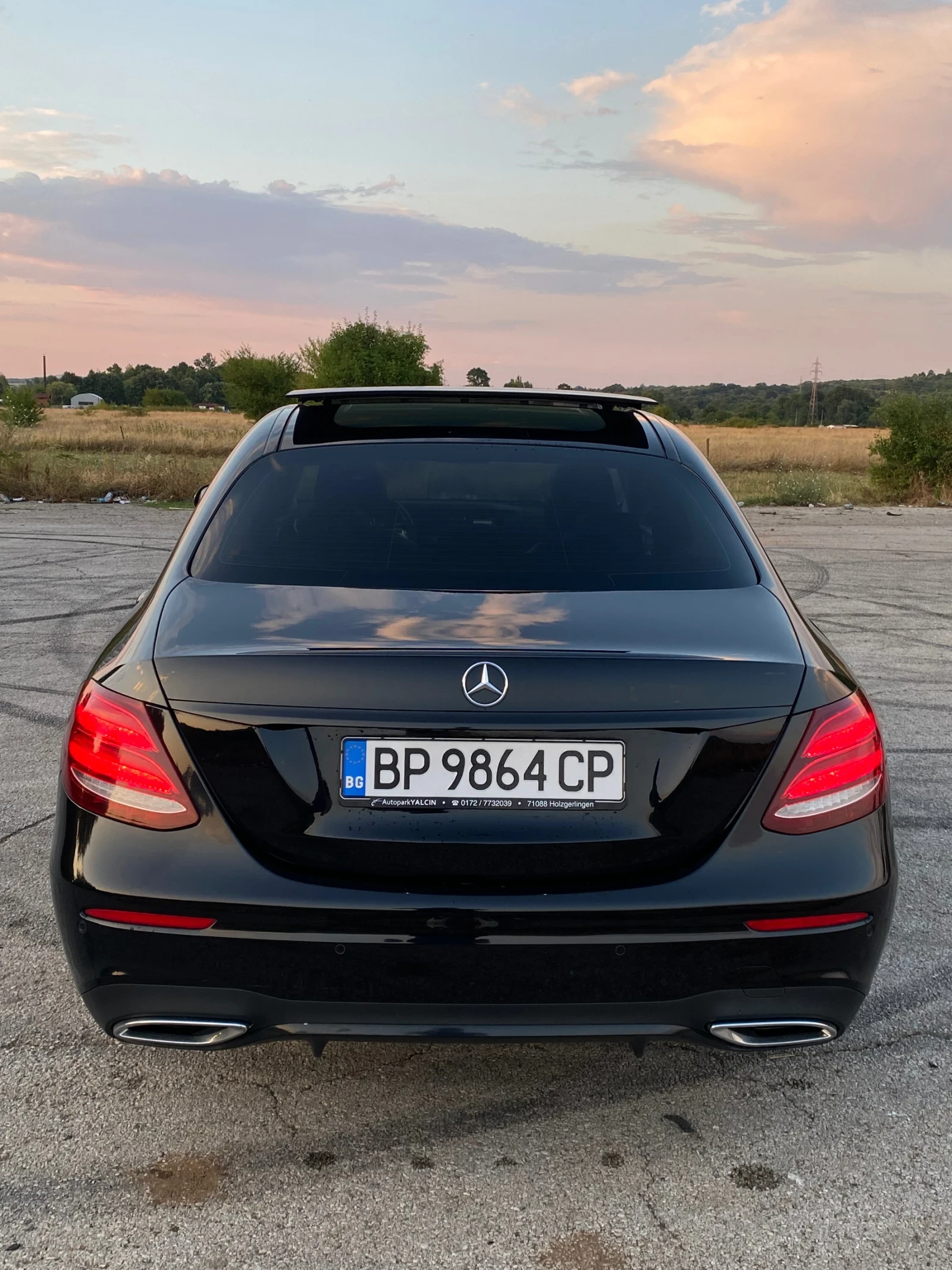Mercedes-Benz E 220 РЕАЛНИ КМ, Night Packet, carplay, 360, Пан., memor - изображение 4