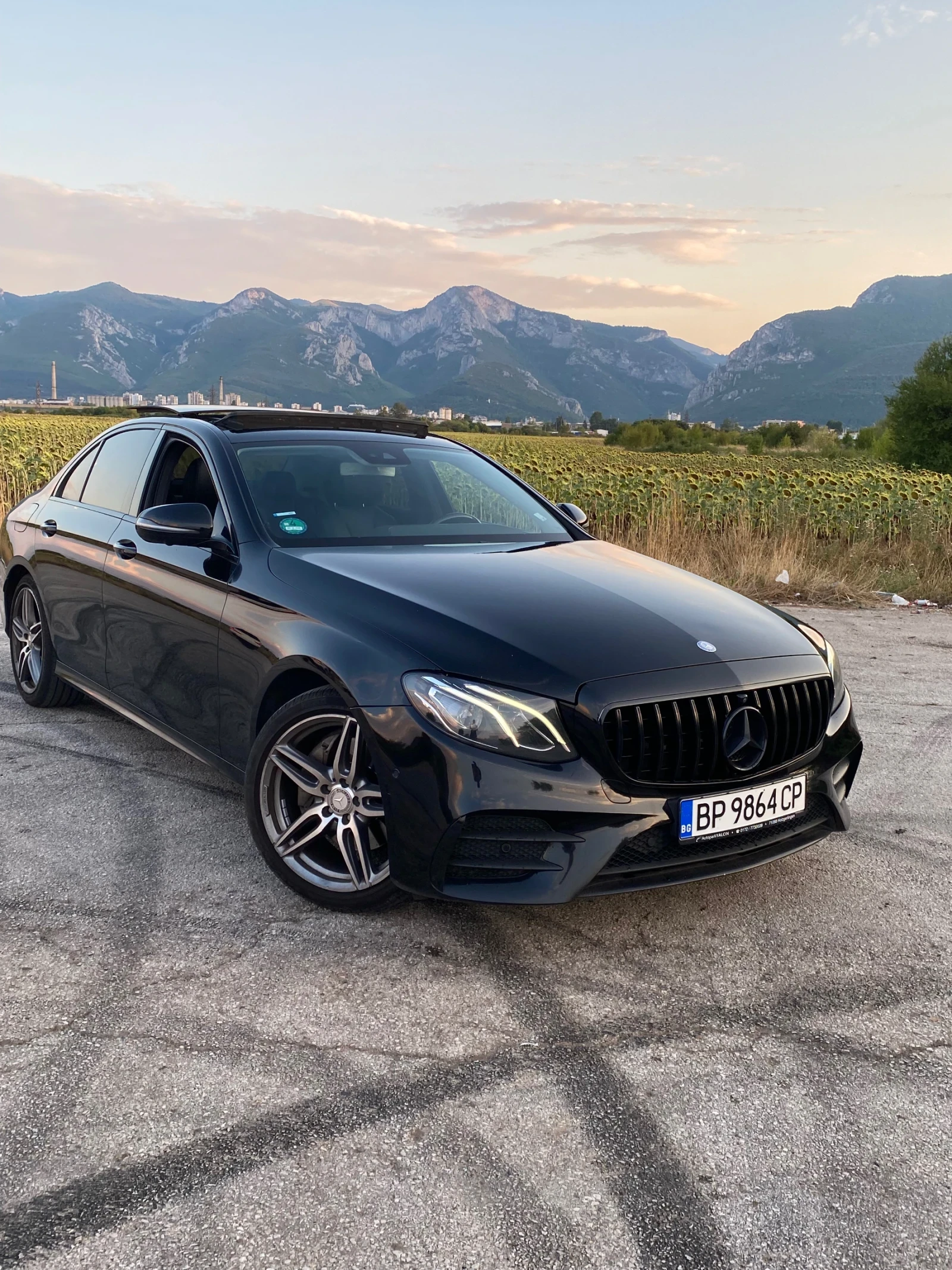 Mercedes-Benz E 220 РЕАЛНИ КМ, Night Packet, carplay, 360, Пан., memor - изображение 3