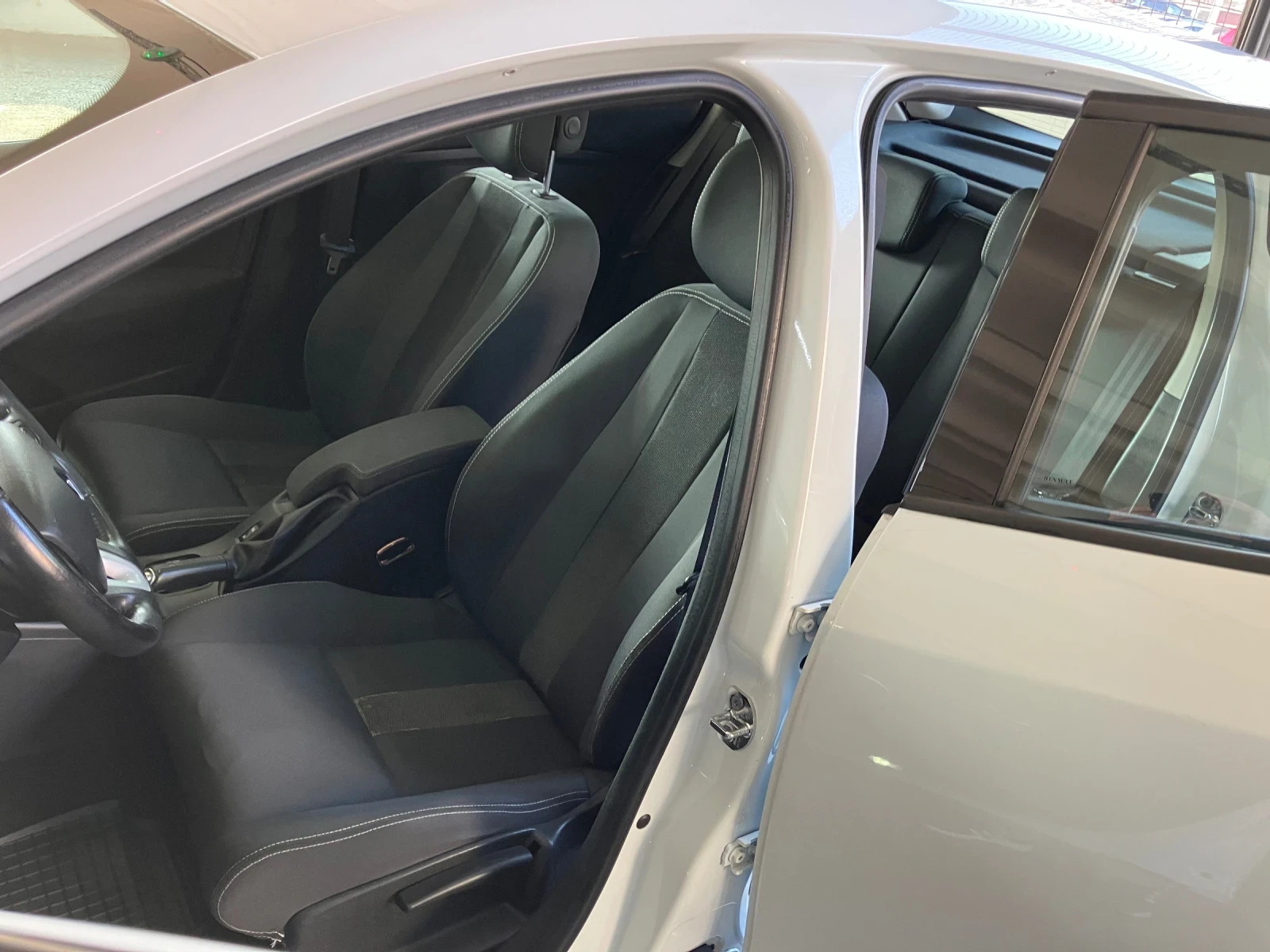 Renault Megane 1.5 Dci 110k.c., снимка 10 - Автомобили и джипове - 53731987