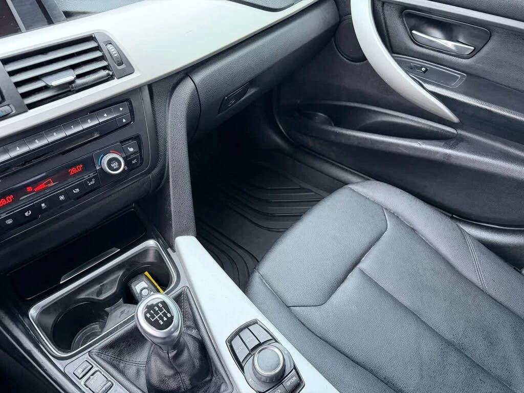 BMW 320 i* AвтоКредит * (ЦЕНА ДО БГ), снимка 9 - Автомобили и джипове - 54012727