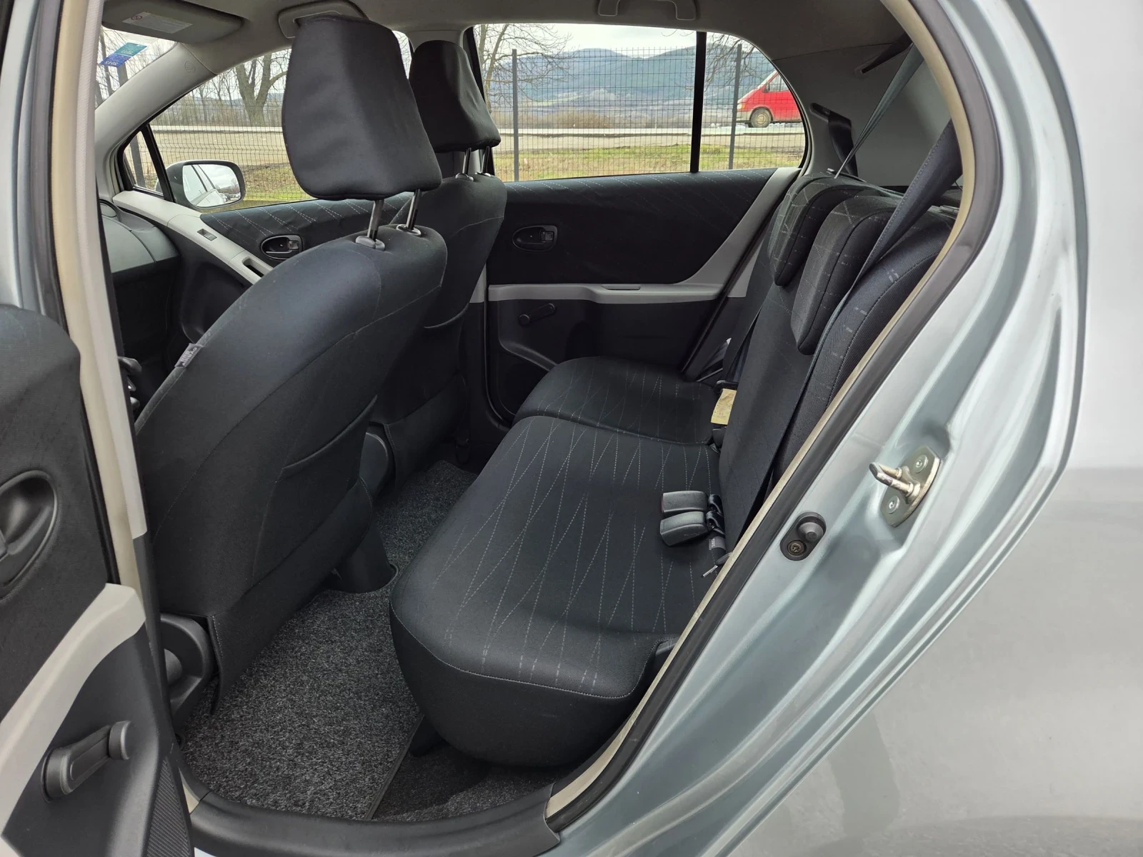 Toyota Yaris 1.4 d4d  automatik, снимка 10 - Автомобили и джипове - 54593766