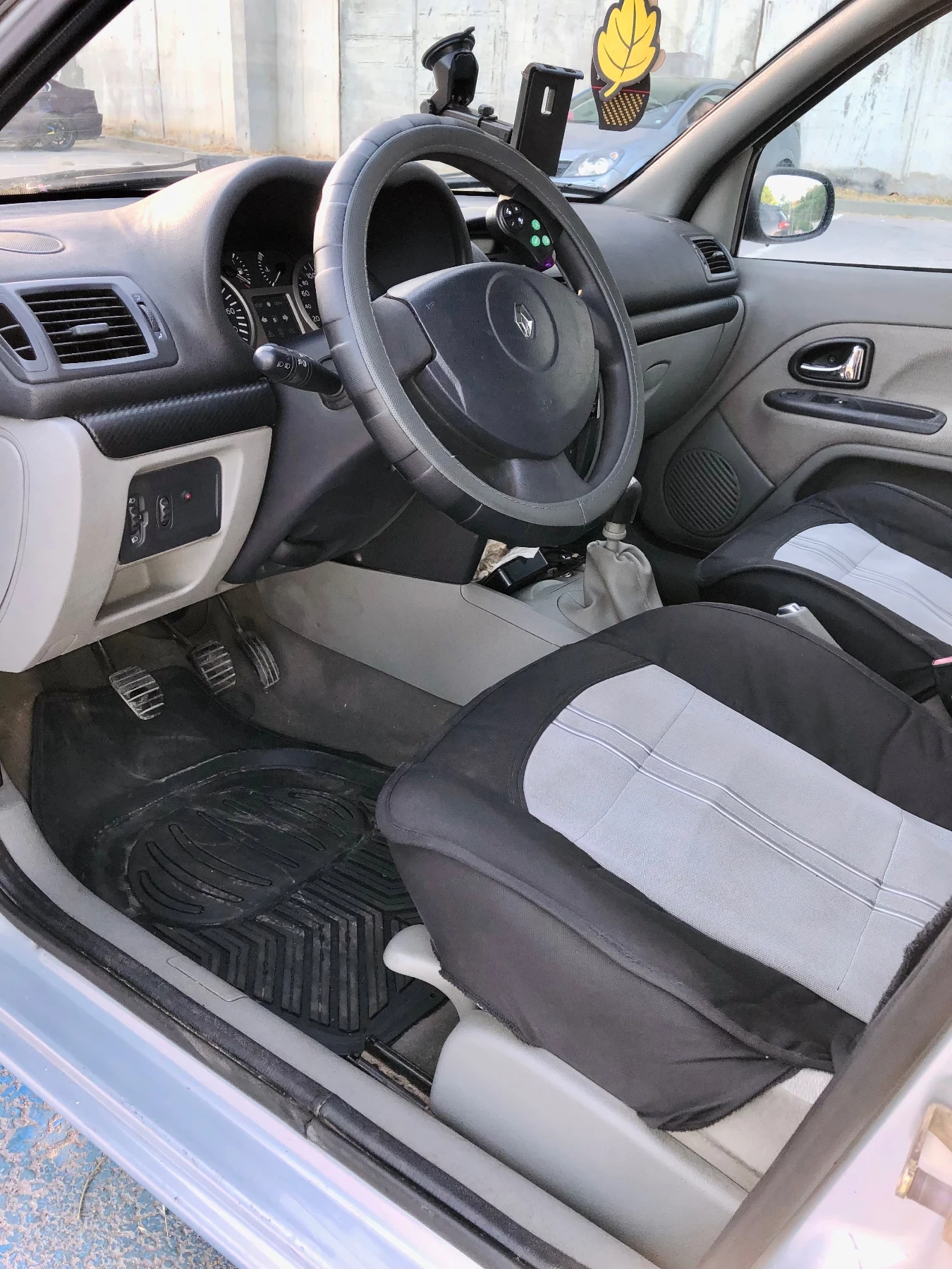 Renault Clio 1.5 dCi, снимка 8 - Автомобили и джипове - 54708575