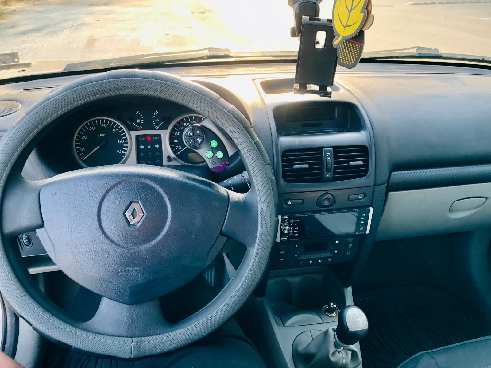 Renault Clio 1.5 dCi, снимка 9 - Автомобили и джипове - 54708575
