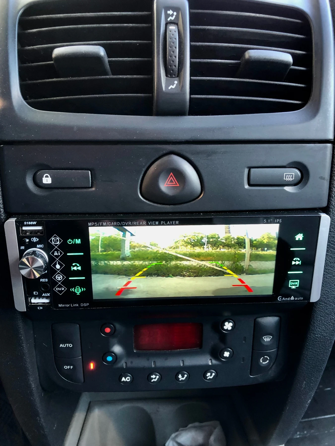 Renault Clio 1.5 dCi, снимка 13 - Автомобили и джипове - 54708575
