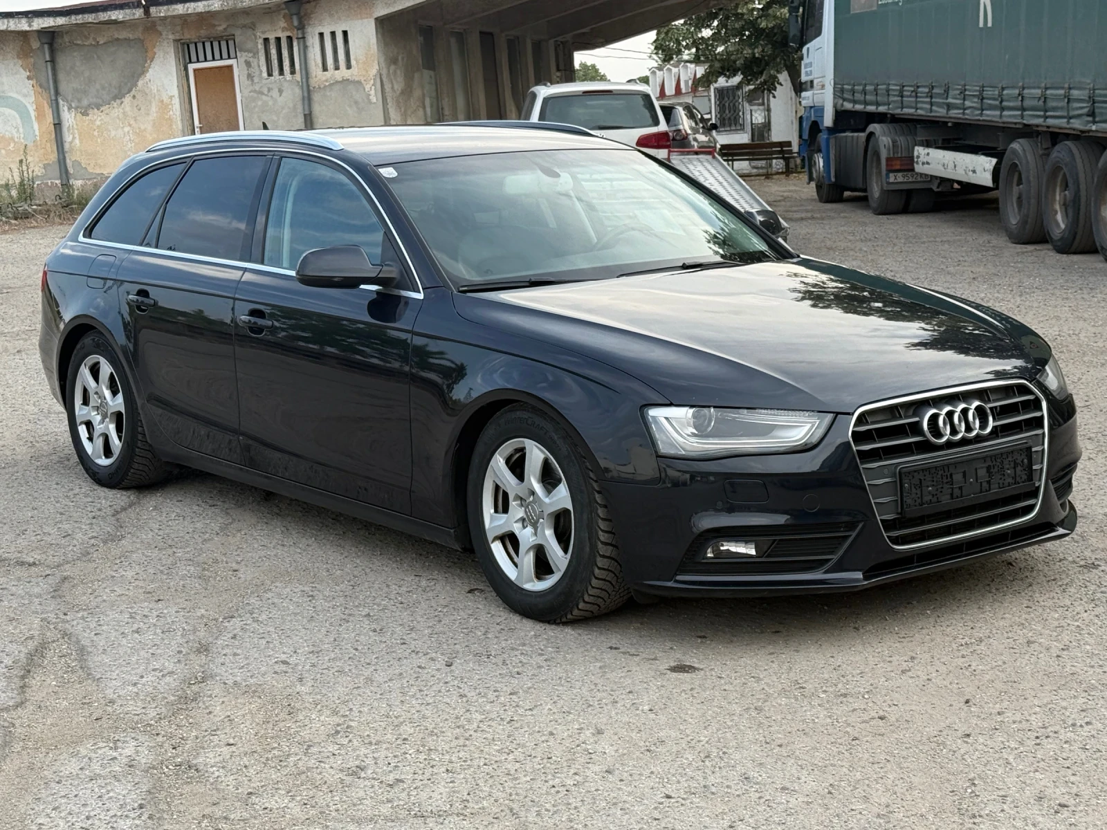 Audi A4 2.0 TDI 143ks FACELIFT , снимка 3 - Автомобили и джипове - 55317778