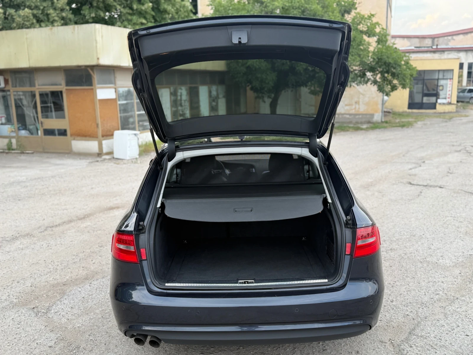 Audi A4 2.0 TDI 143ks FACELIFT , снимка 9 - Автомобили и джипове - 55317778