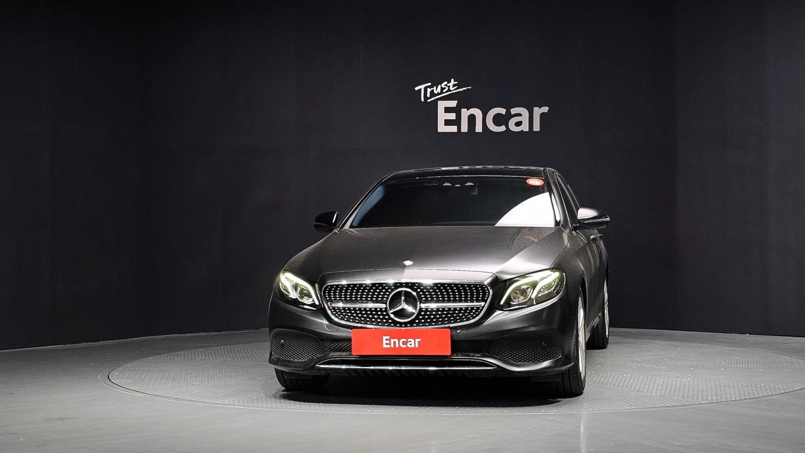 Mercedes-Benz E 220, снимка 2 - Автомобили и джипове - 55417037