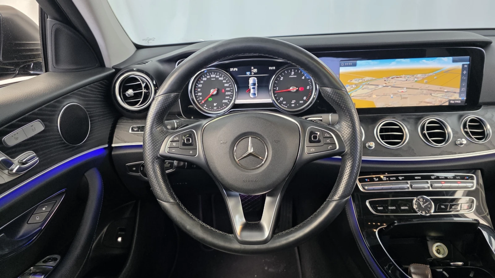 Mercedes-Benz E 220, снимка 5 - Автомобили и джипове - 55417037