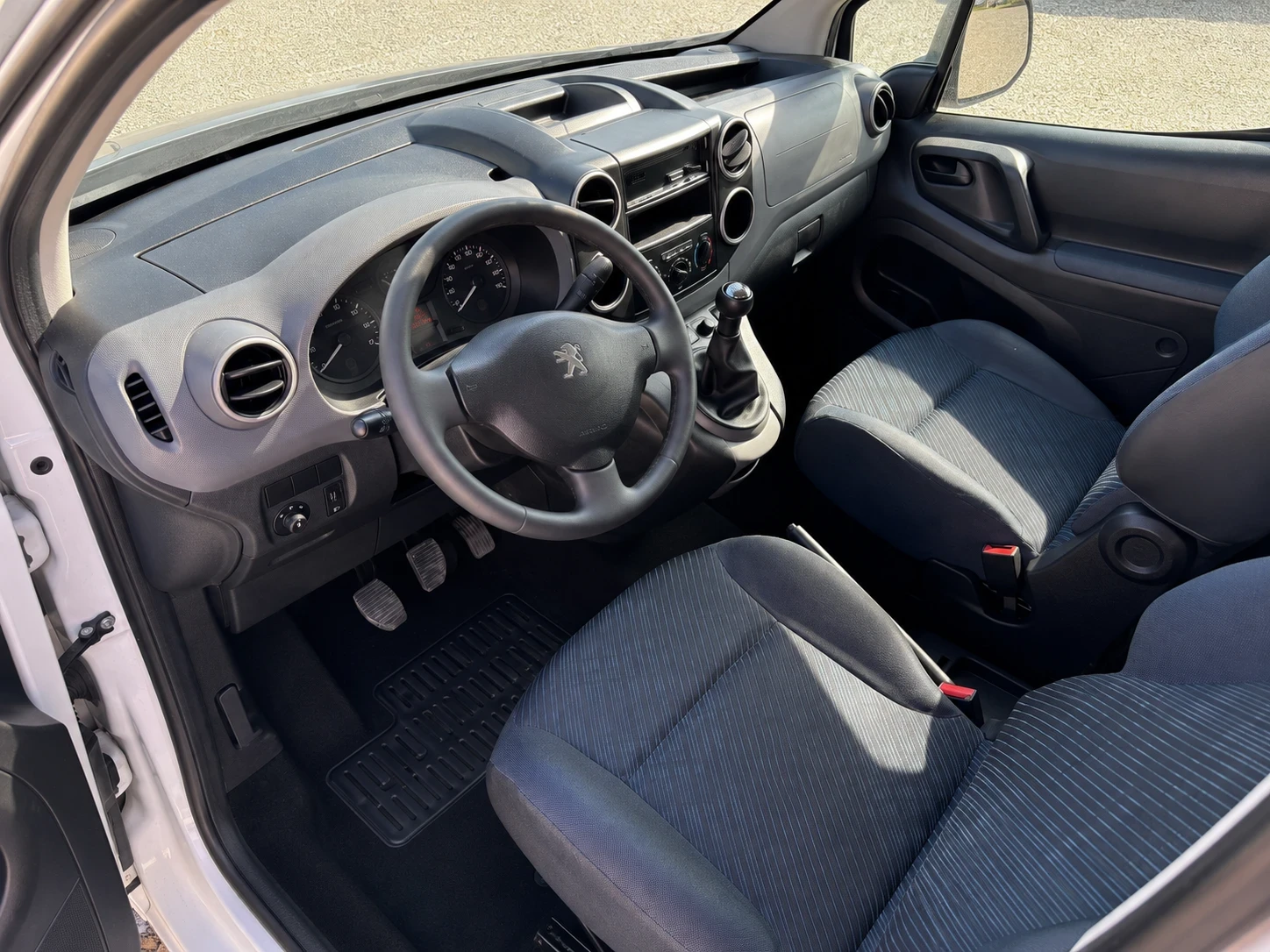 Peugeot Partner, снимка 5 - Автомобили и джипове - 55462849