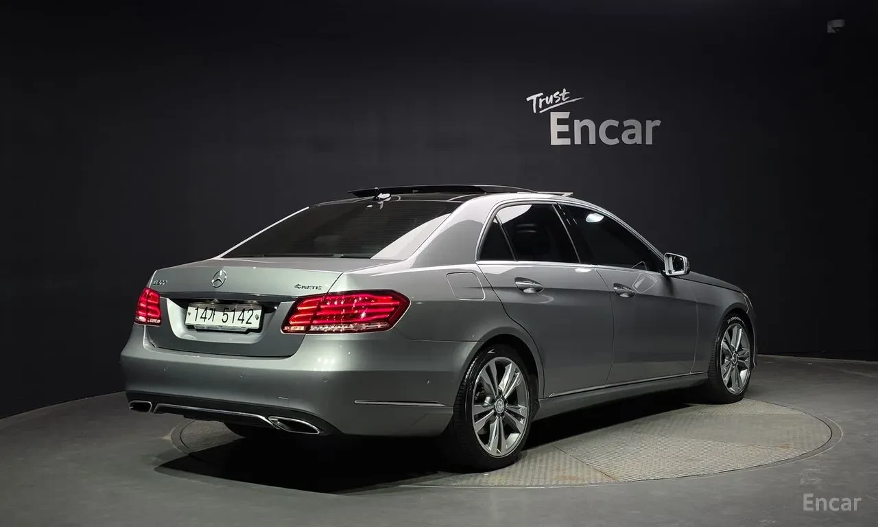 Mercedes-Benz E 300 4MATIC , снимка 2 - Автомобили и джипове - 55475824