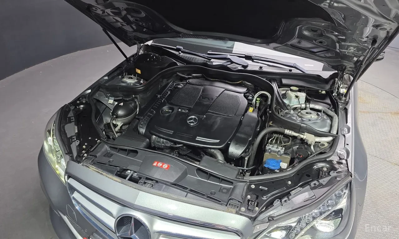 Mercedes-Benz E 300 4MATIC , снимка 4 - Автомобили и джипове - 55475824