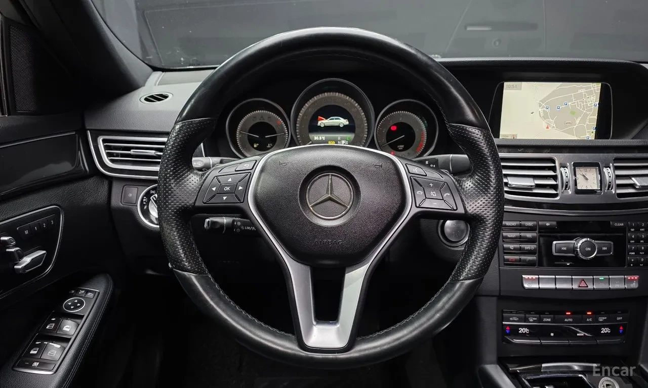 Mercedes-Benz E 300 4MATIC , снимка 10 - Автомобили и джипове - 55475824