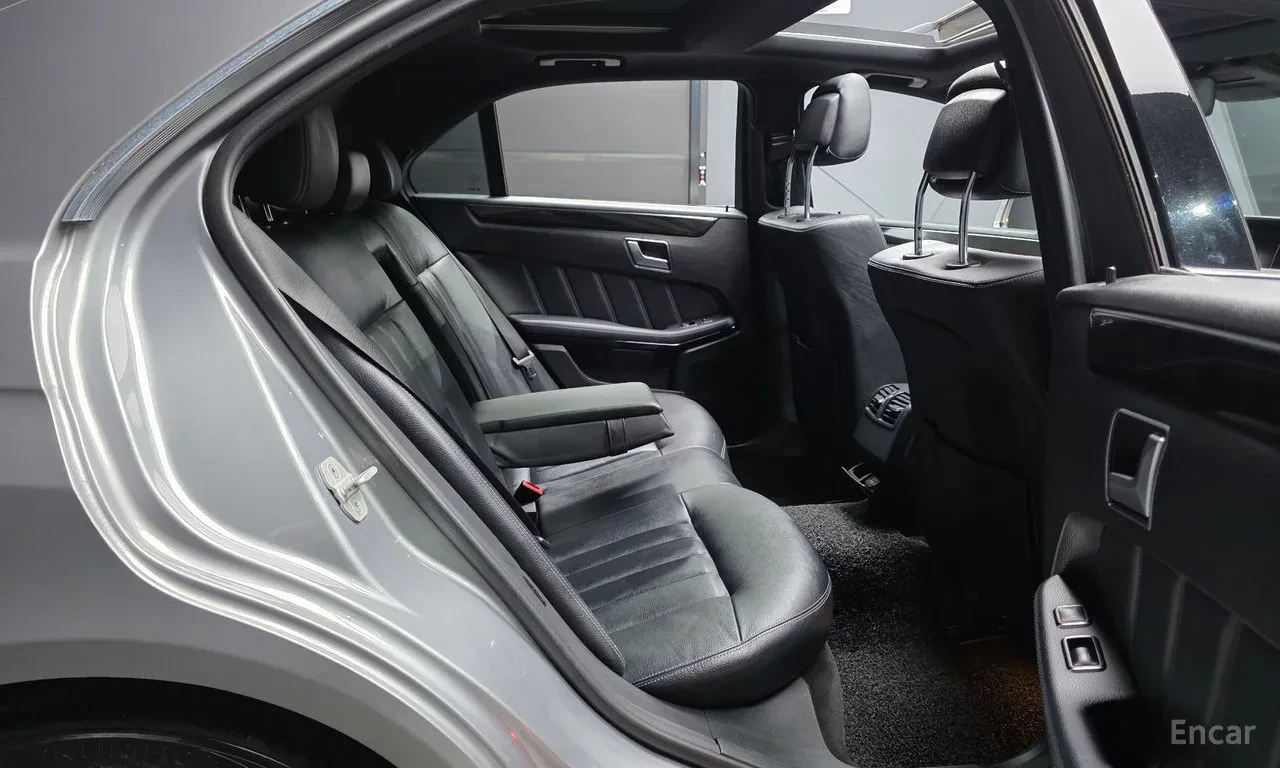 Mercedes-Benz E 300 4MATIC , снимка 9 - Автомобили и джипове - 55475824