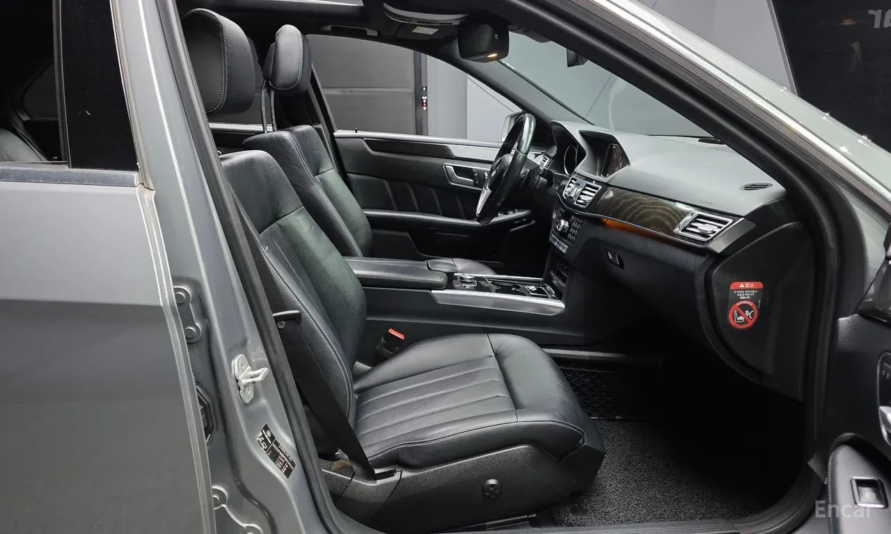 Mercedes-Benz E 300 4MATIC , снимка 8 - Автомобили и джипове - 55475824