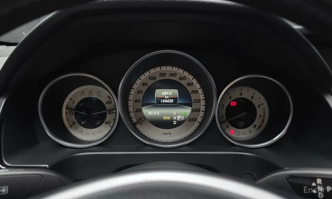 Mercedes-Benz E 300 4MATIC , снимка 6 - Автомобили и джипове - 55475824